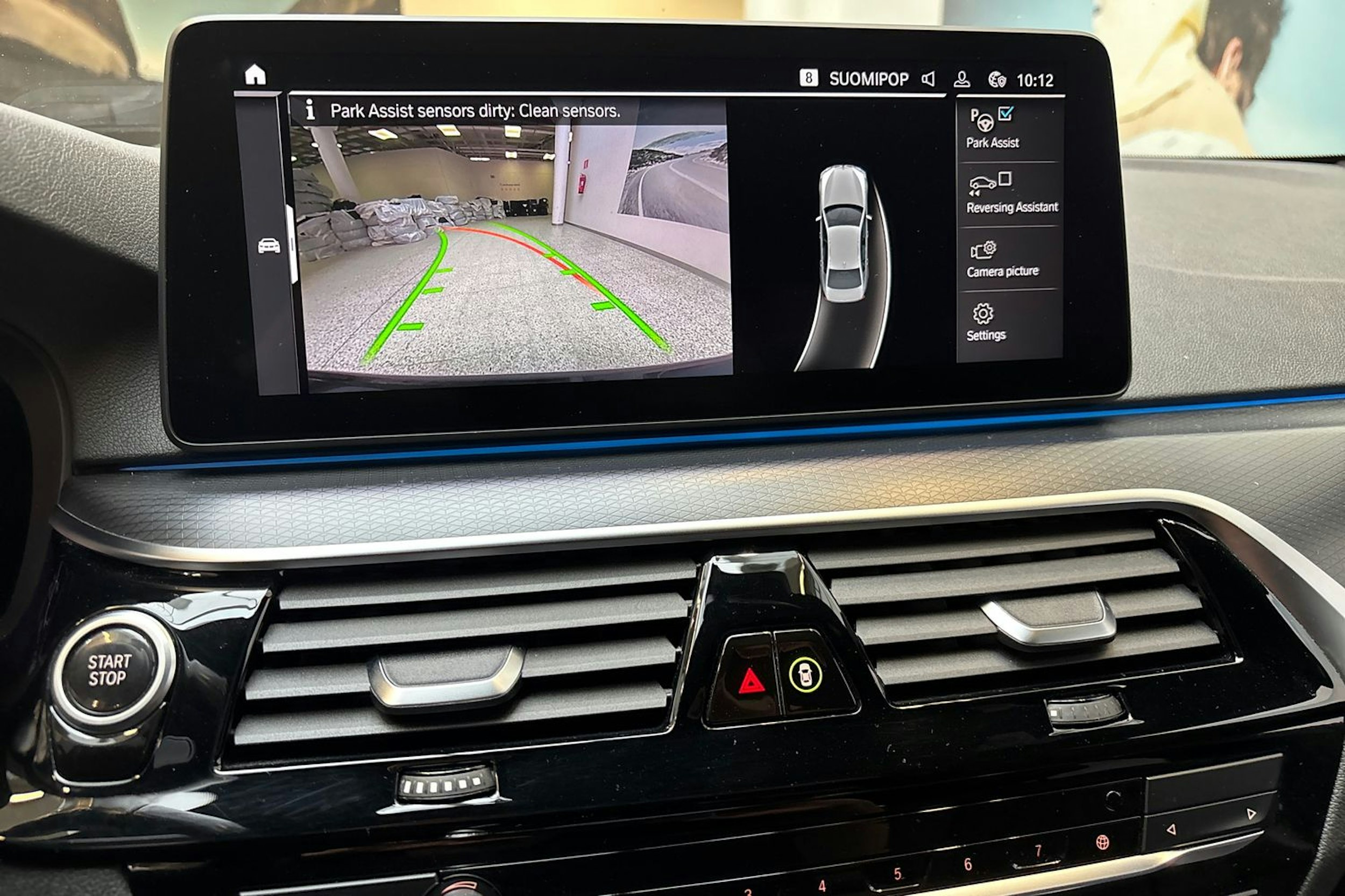 sininen BMW 545 2020 kuva 23.