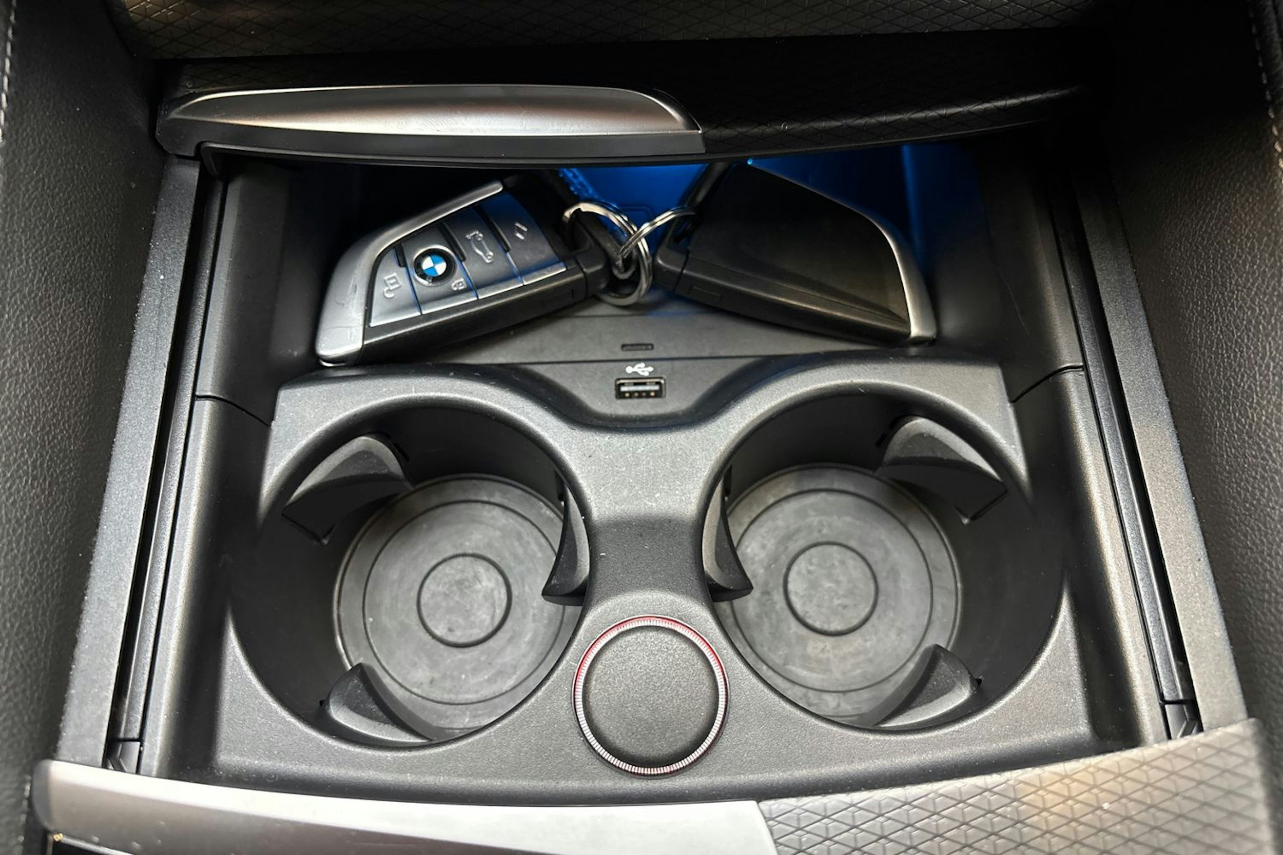 sininen BMW 545 2020 kuva 25.