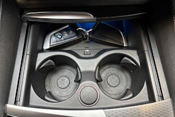 sininen BMW 545 2020 kuva 25.