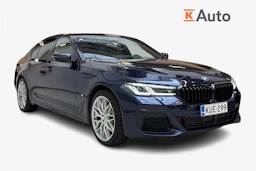 sininen BMW 545 2021 kuva 1.