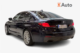 sininen BMW 545 2021 kuva 2.