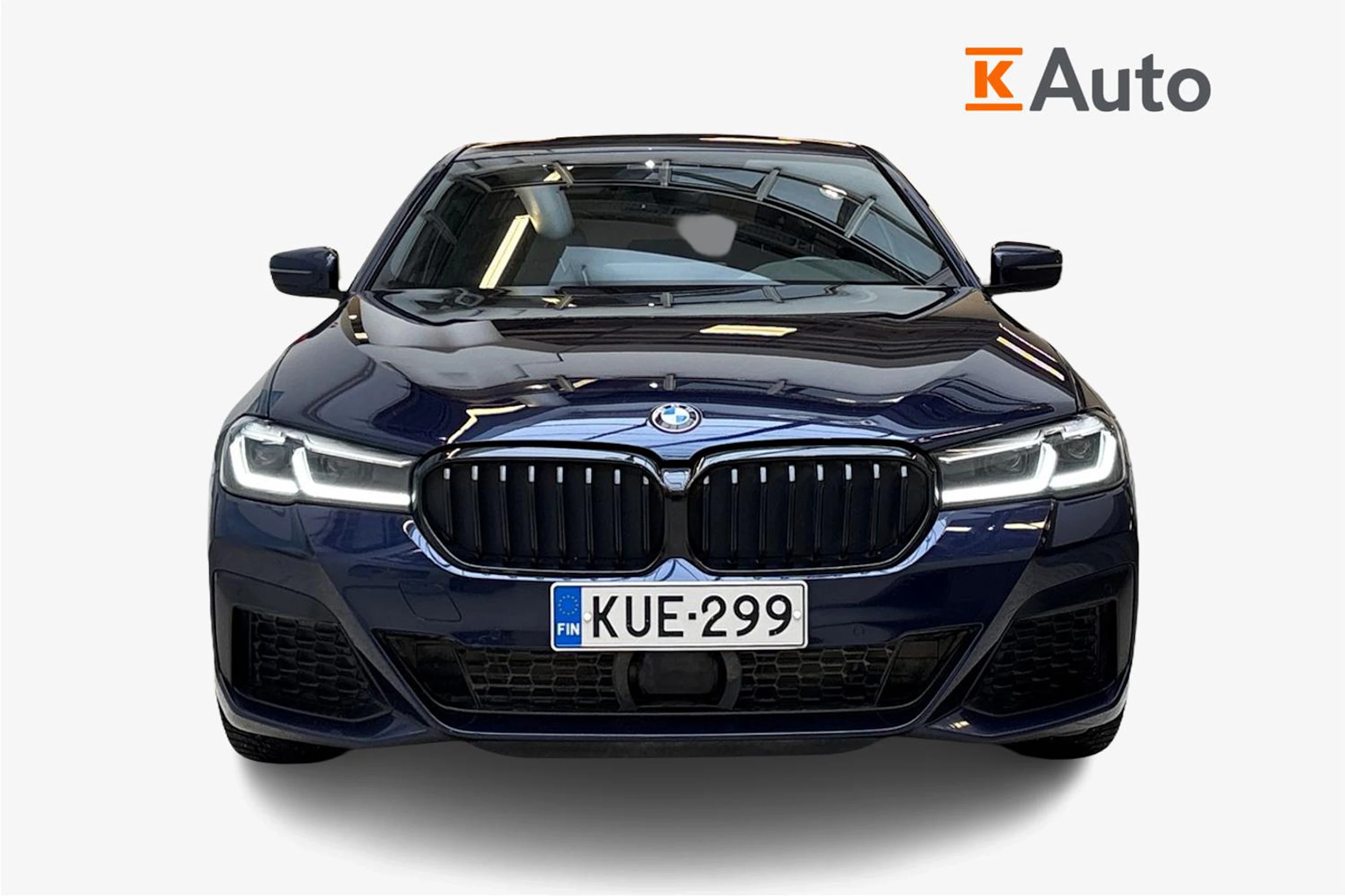 sininen BMW 545 2021 kuva 5.