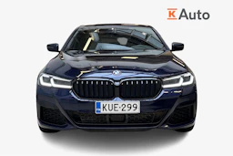 sininen BMW 545 2021 kuva 5.