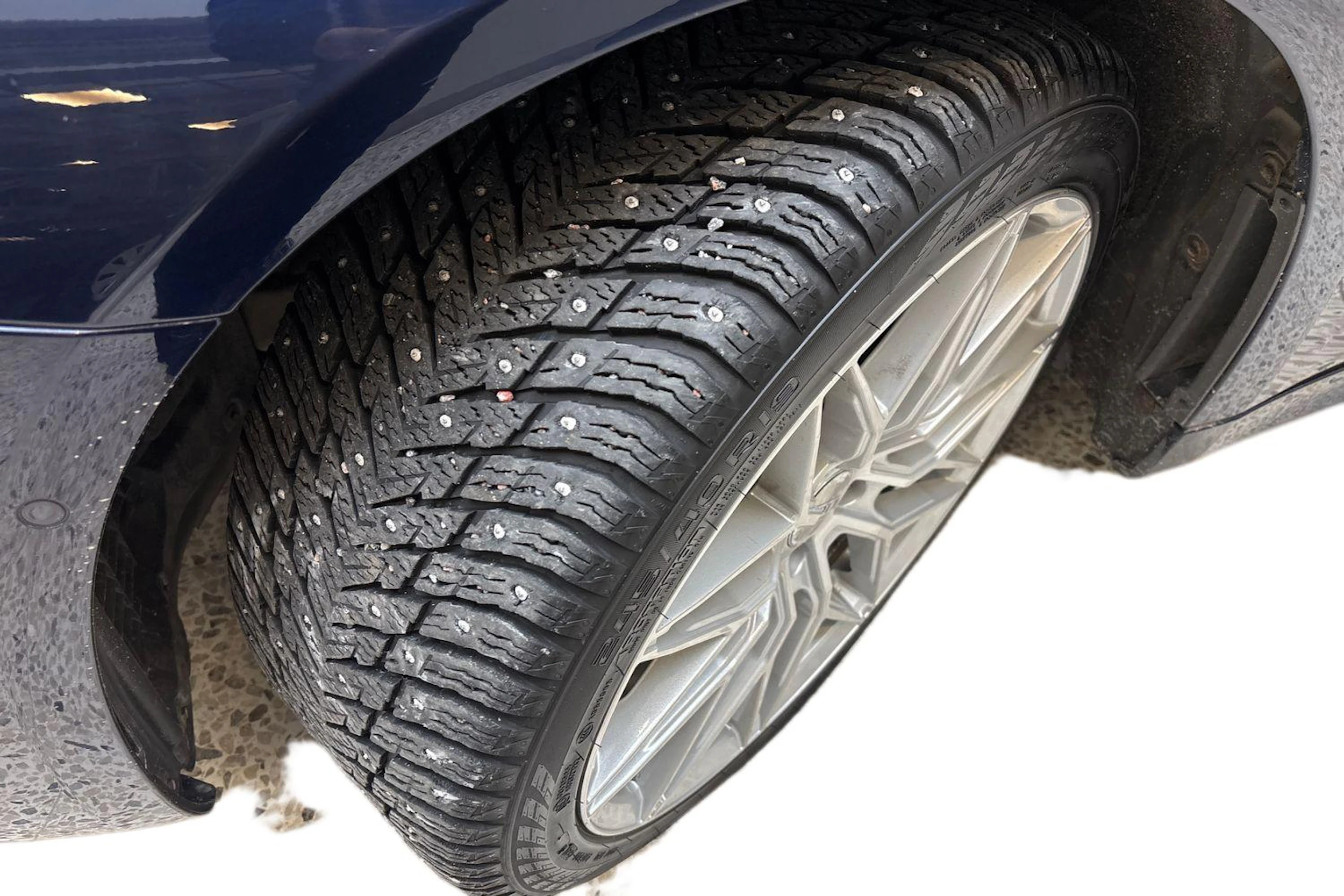 sininen BMW 545 2021 kuva 11.