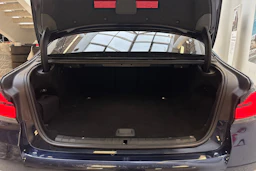 sininen BMW 545 2021 kuva 14.