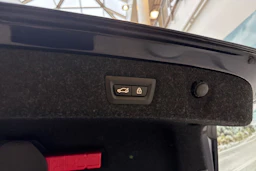 sininen BMW 545 2021 kuva 15.