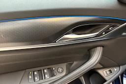 sininen BMW 545 2021 kuva 19.