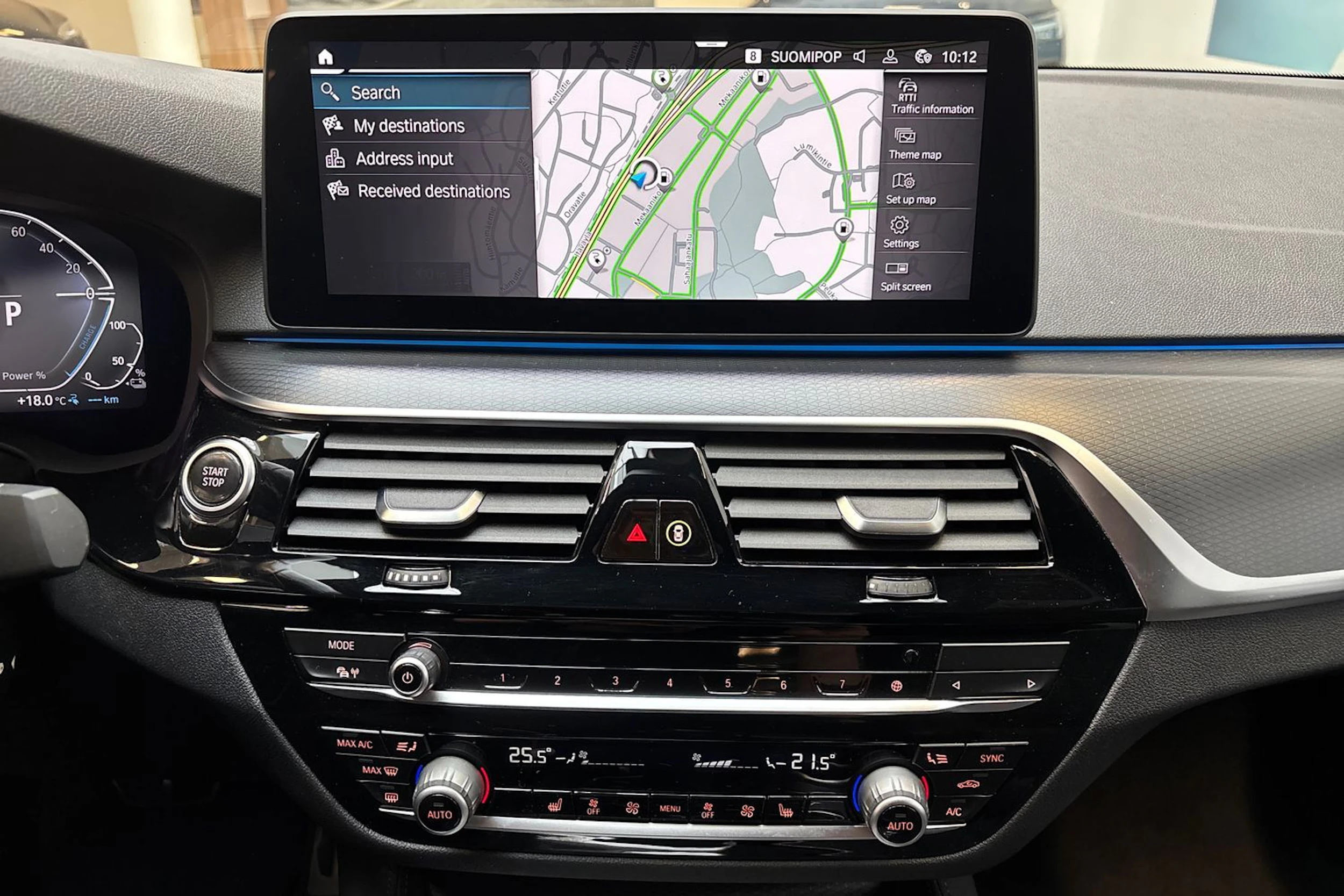 sininen BMW 545 2021 kuva 24.