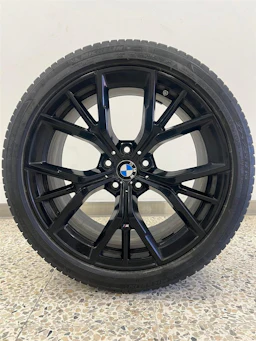 sininen BMW 545 2021 kuva 30.