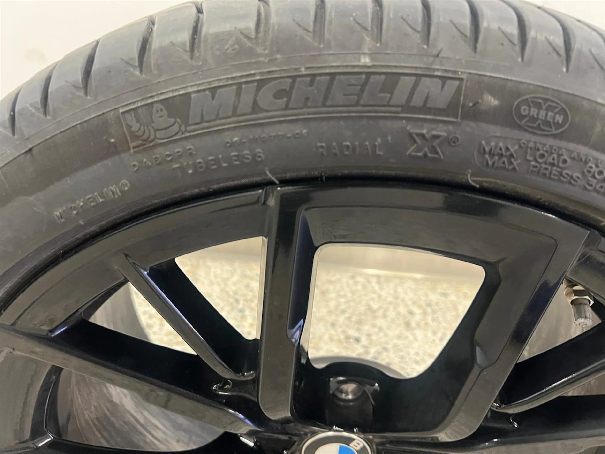 sininen BMW 545 2021 kuva 31.