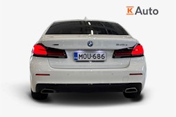 valkoinen BMW 545 2021 kuva 3.