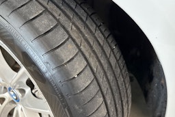 valkoinen BMW 545 2021 kuva 13.