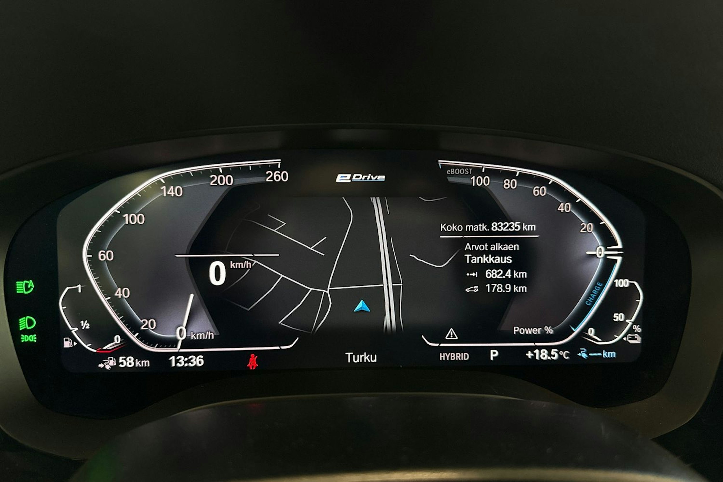 valkoinen BMW 545 2021 kuva 20.