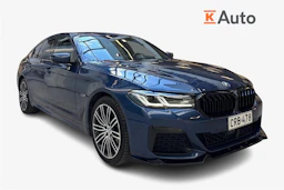 sininen BMW 545 2022 kuva 1.