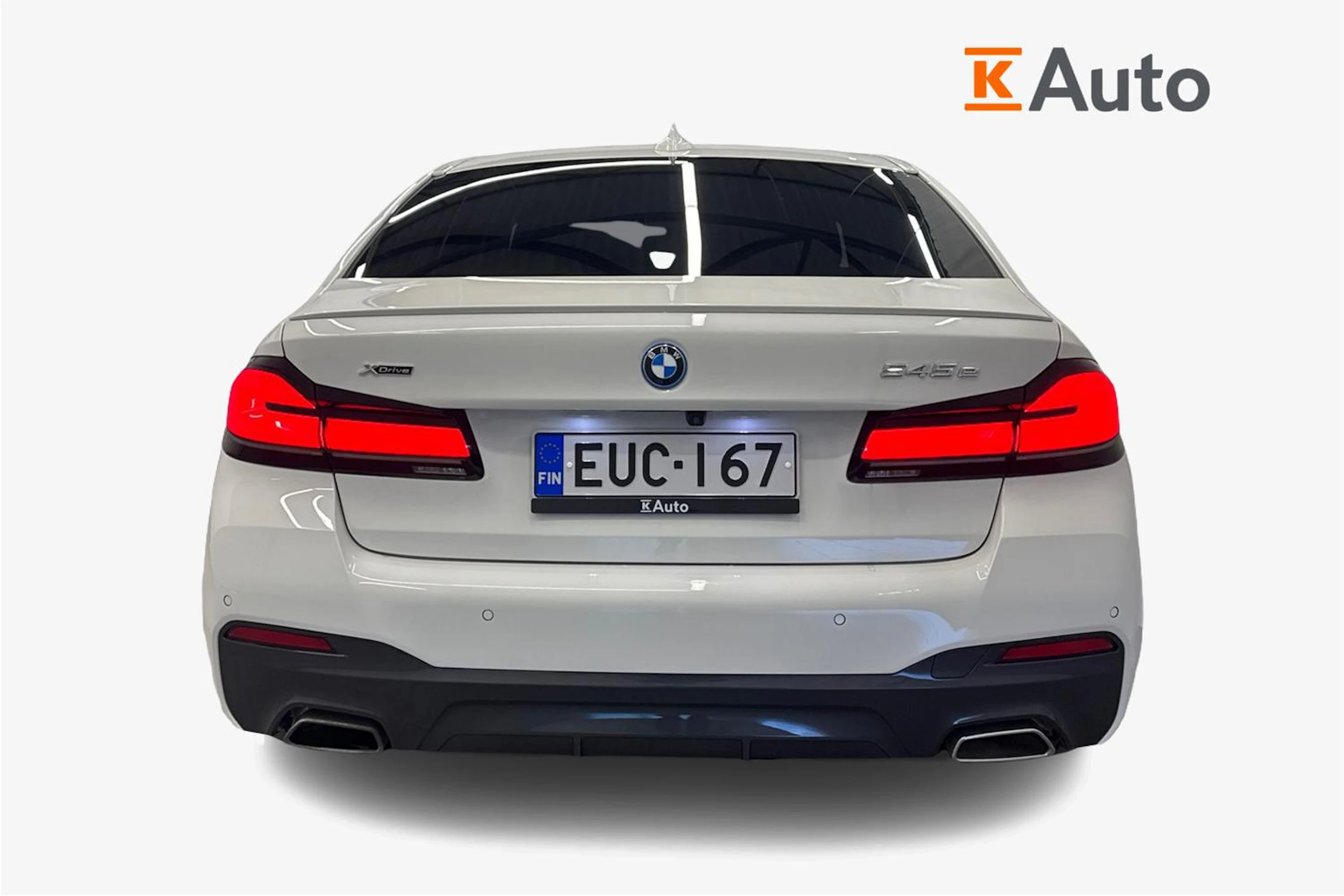 valkoinen BMW 545 2022 kuva 4.