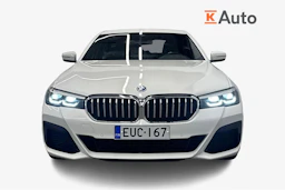 valkoinen BMW 545 2022 kuva 5.
