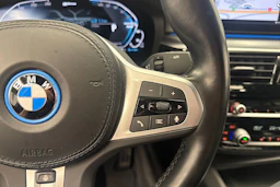 valkoinen BMW 545 2022 kuva 22.