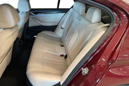 punainen BMW 545 2022 kuva 8.