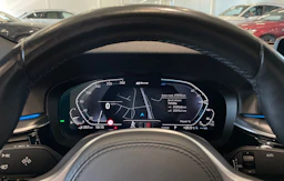 punainen BMW 545 2022 kuva 15.