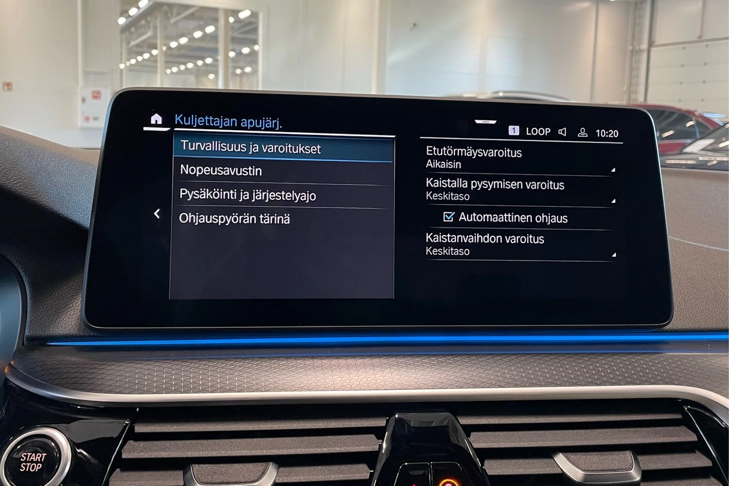 punainen BMW 545 2022 kuva 26.