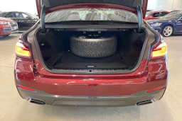 punainen BMW 545 2022 kuva 36.