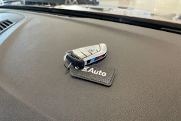 punainen BMW 545 2022 kuva 40.
