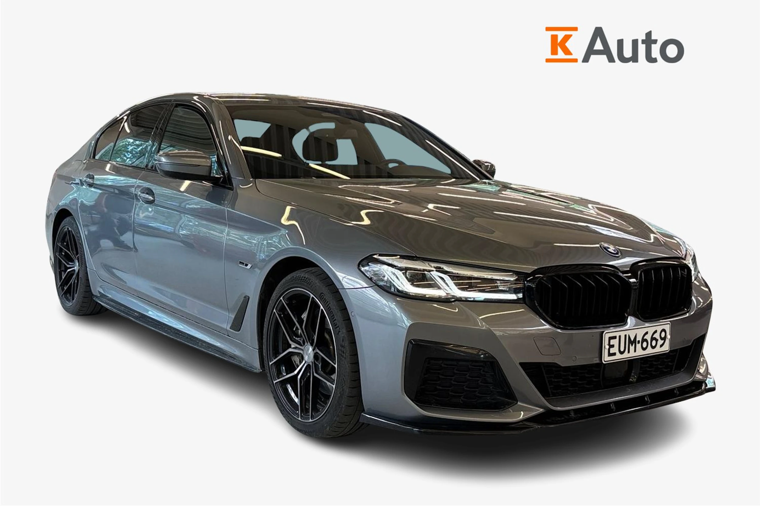 harmaa BMW 545 2024 kuva 1.