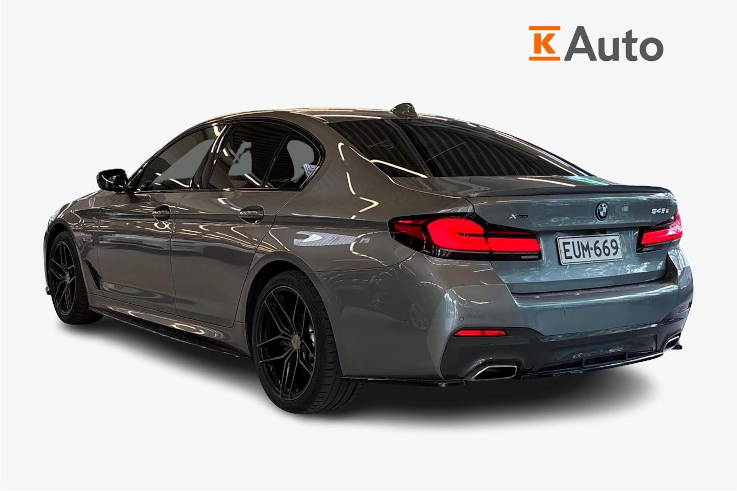 harmaa BMW 545 2024 kuva 2.