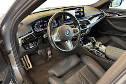 harmaa BMW 545 2024 kuva 3.
