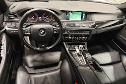 valkoinen BMW 550 2013 kuva 7.