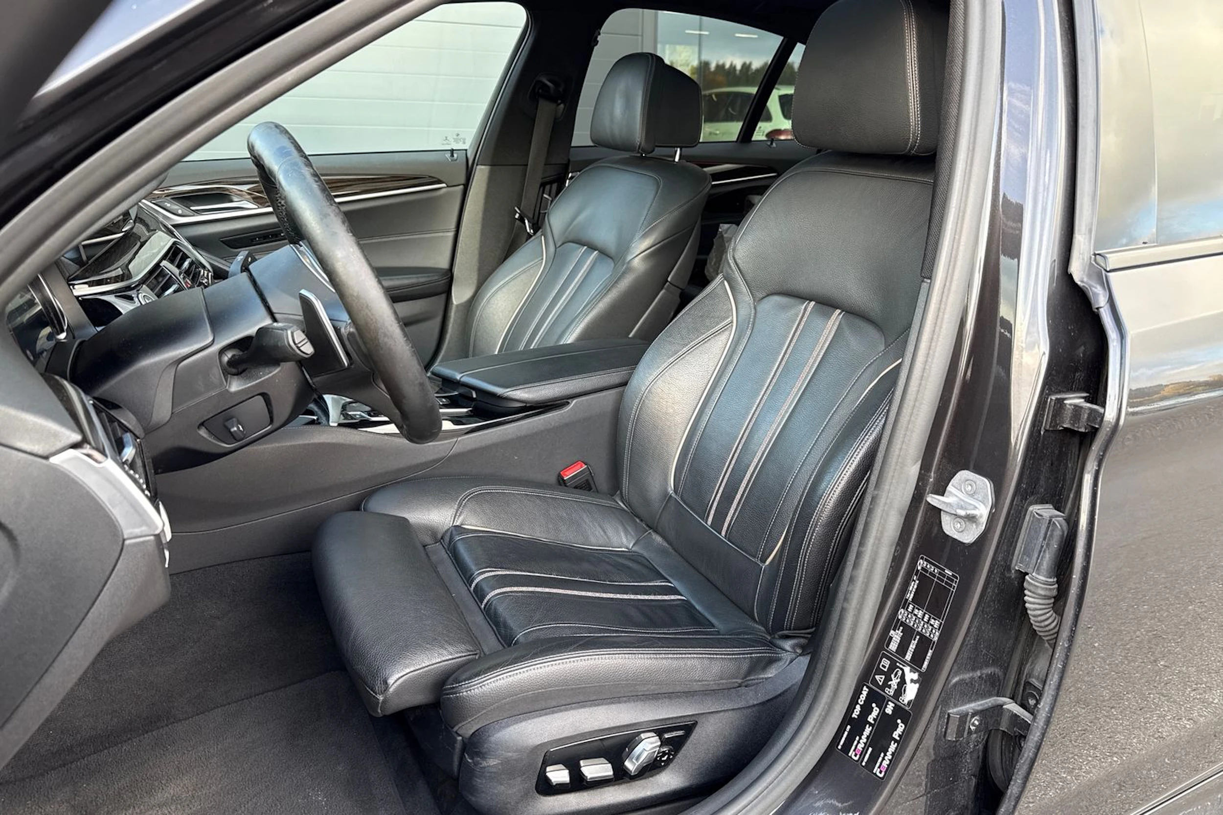 harmaa BMW 550 2017 kuva 4.