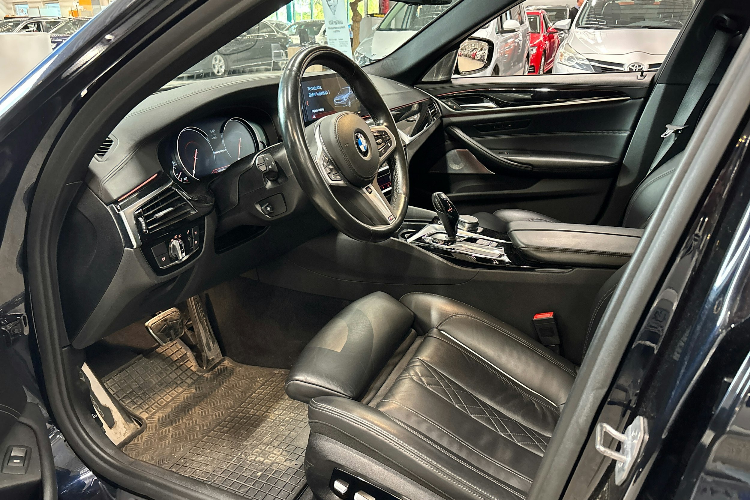 Musta BMW 550 2018 kuva 3.