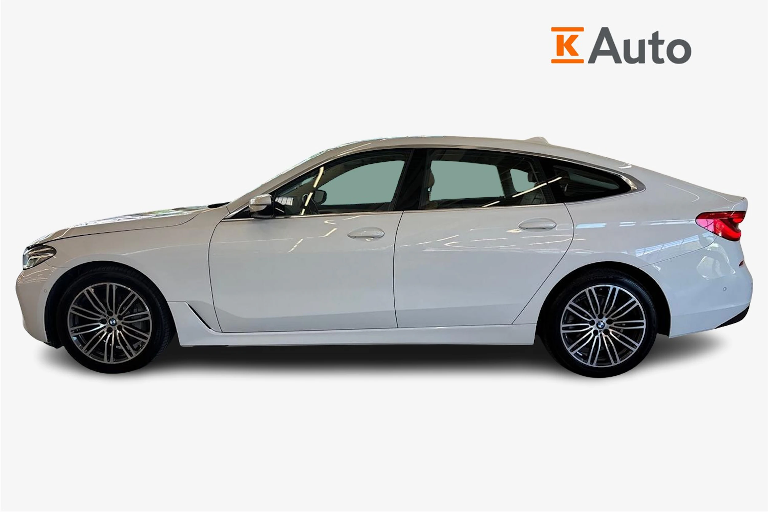 Valkoinen BMW 620 Gran Turismo 2021 kuva 5.