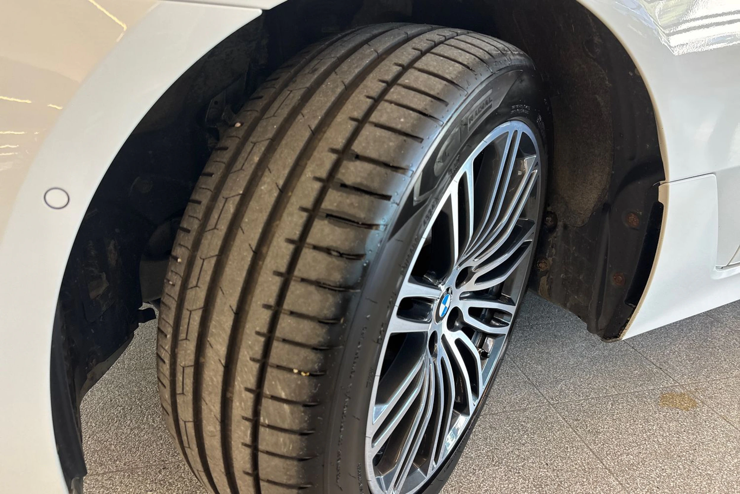 Valkoinen BMW 620 Gran Turismo 2021 kuva 10.