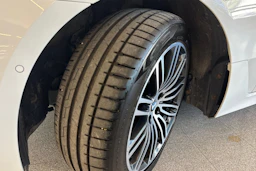 Valkoinen BMW 620 Gran Turismo 2021 kuva 10.