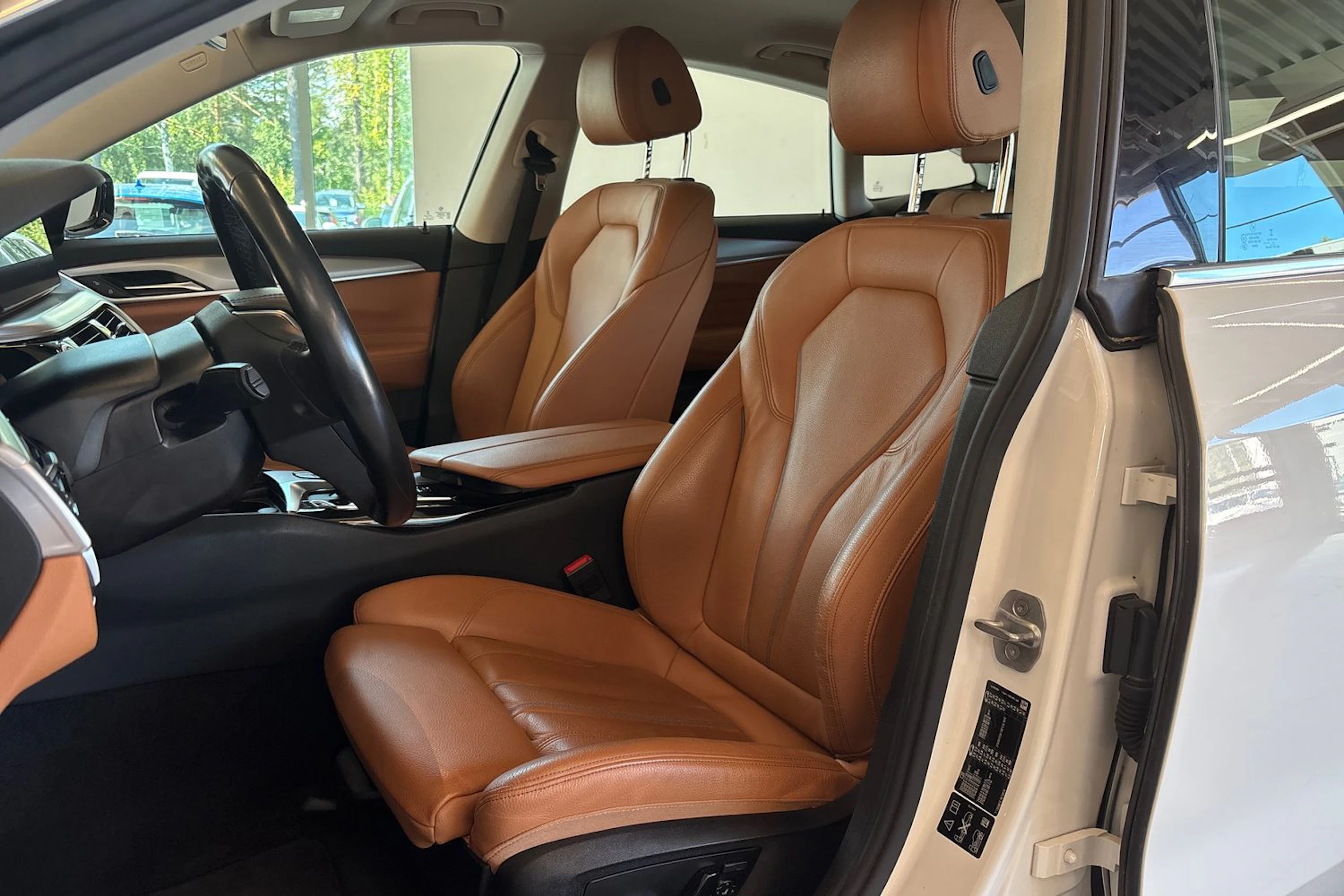 Valkoinen BMW 620 Gran Turismo 2021 kuva 11.