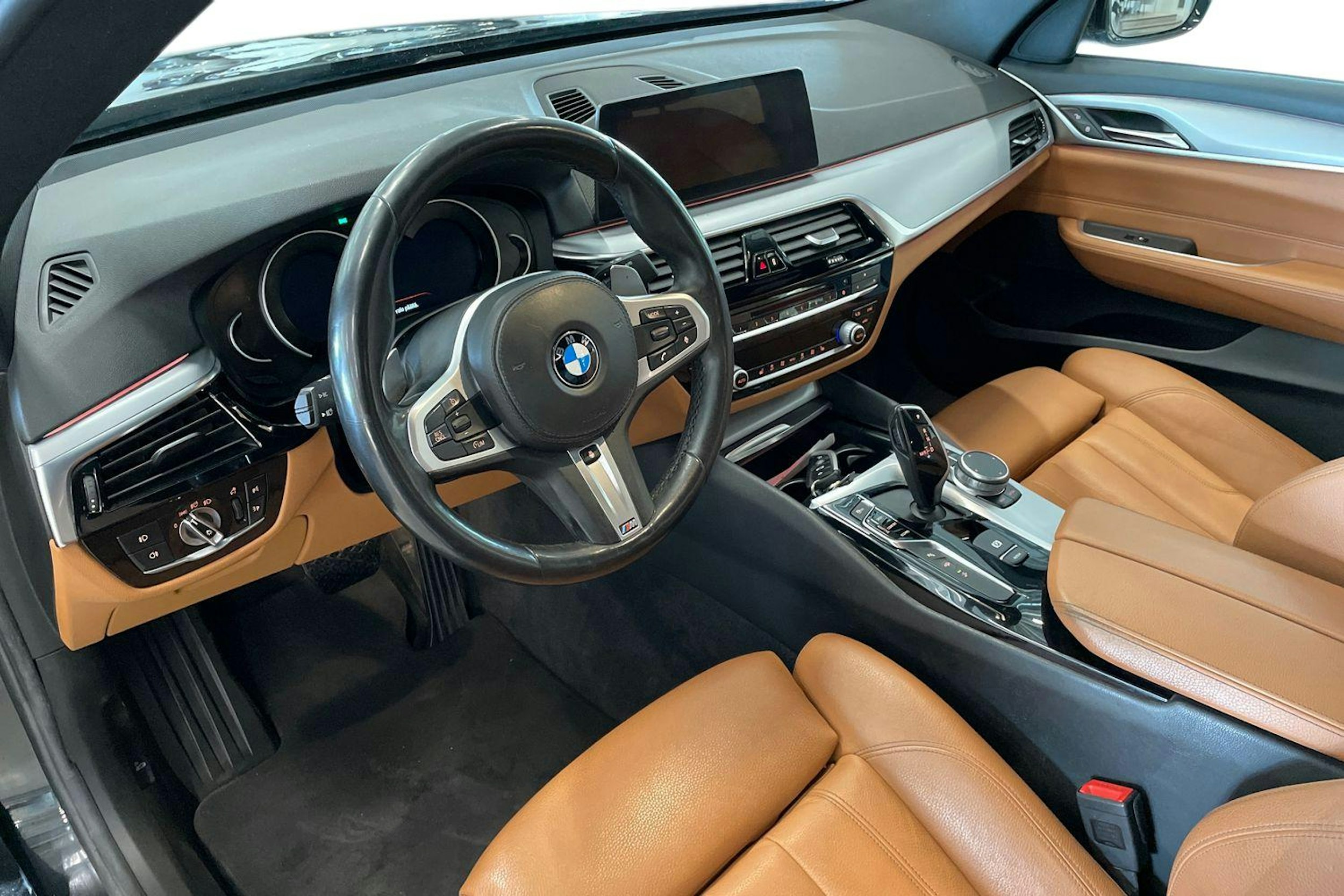 met. musta BMW 630 Gran Turismo 2018 kuva 6.
