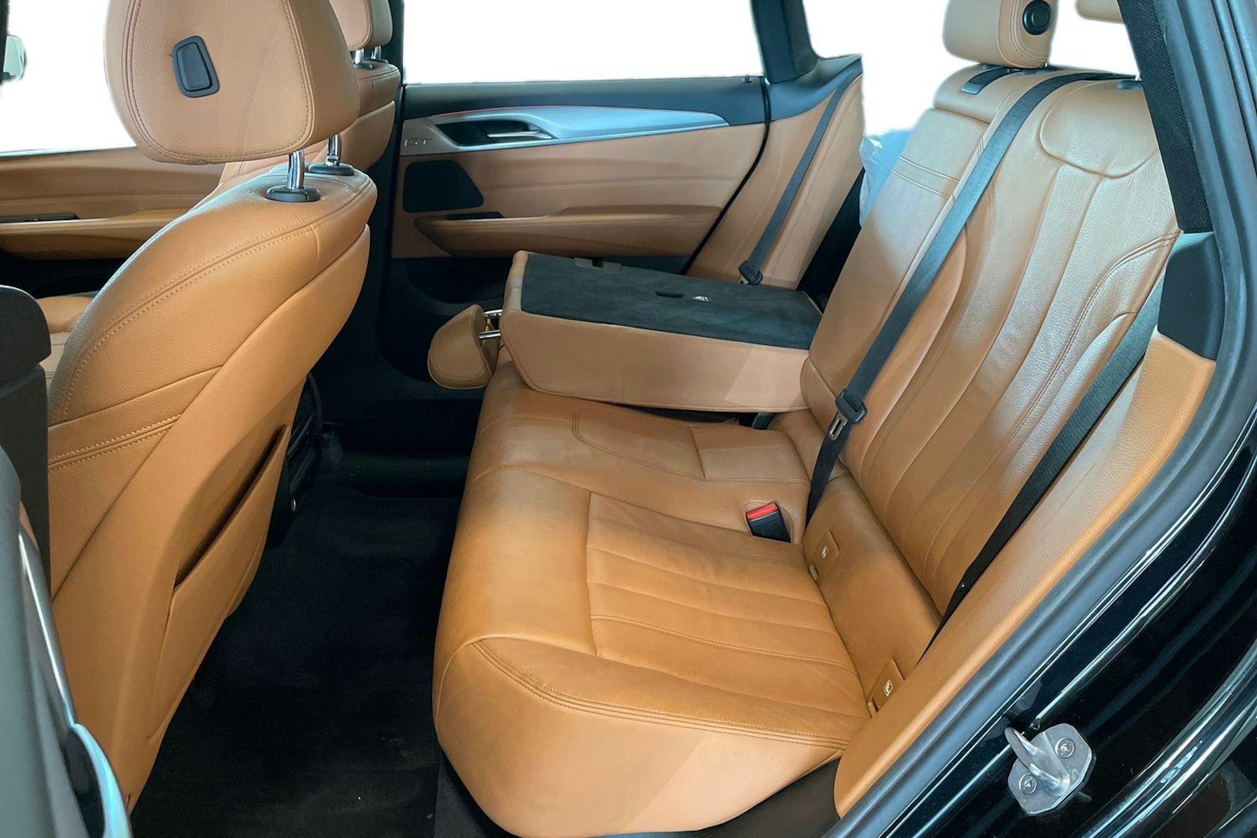 met. musta BMW 630 Gran Turismo 2018 kuva 9.
