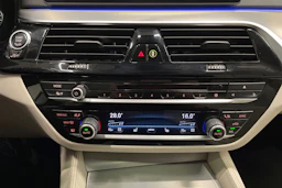 Musta BMW 640 Gran Turismo 2018 kuva 17.
