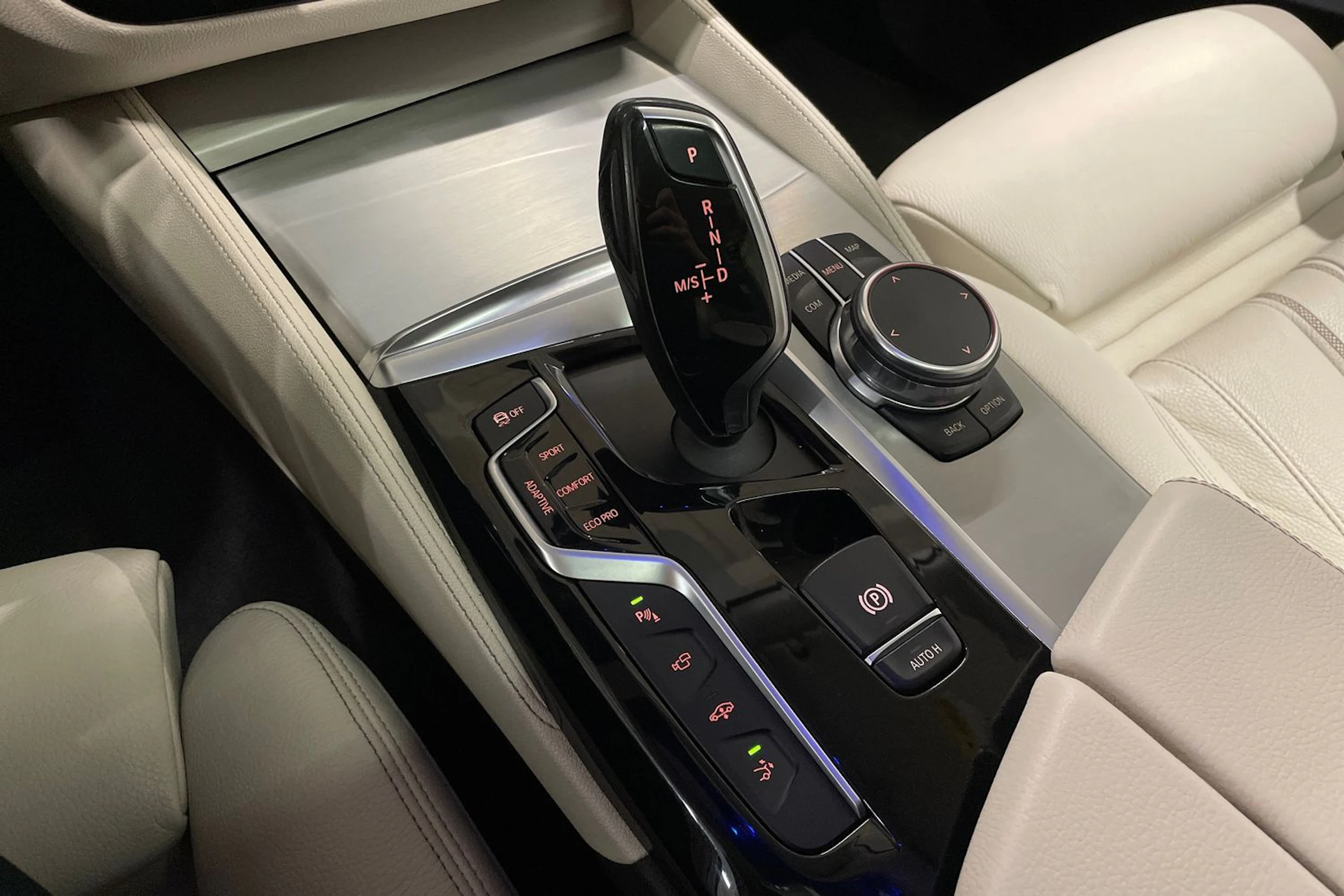 Musta BMW 640 Gran Turismo 2018 kuva 18.