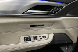 Musta BMW 640 Gran Turismo 2018 kuva 22.