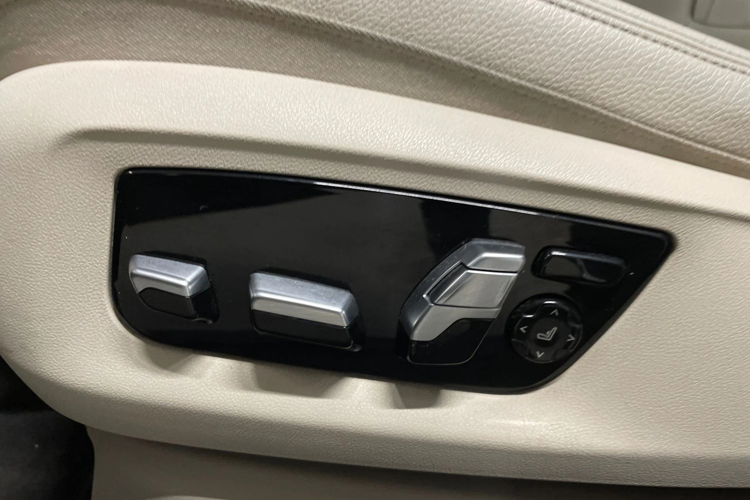 Musta BMW 640 Gran Turismo 2018 kuva 23.
