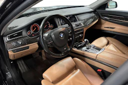 harmaa BMW 730 2014 kuva 3.