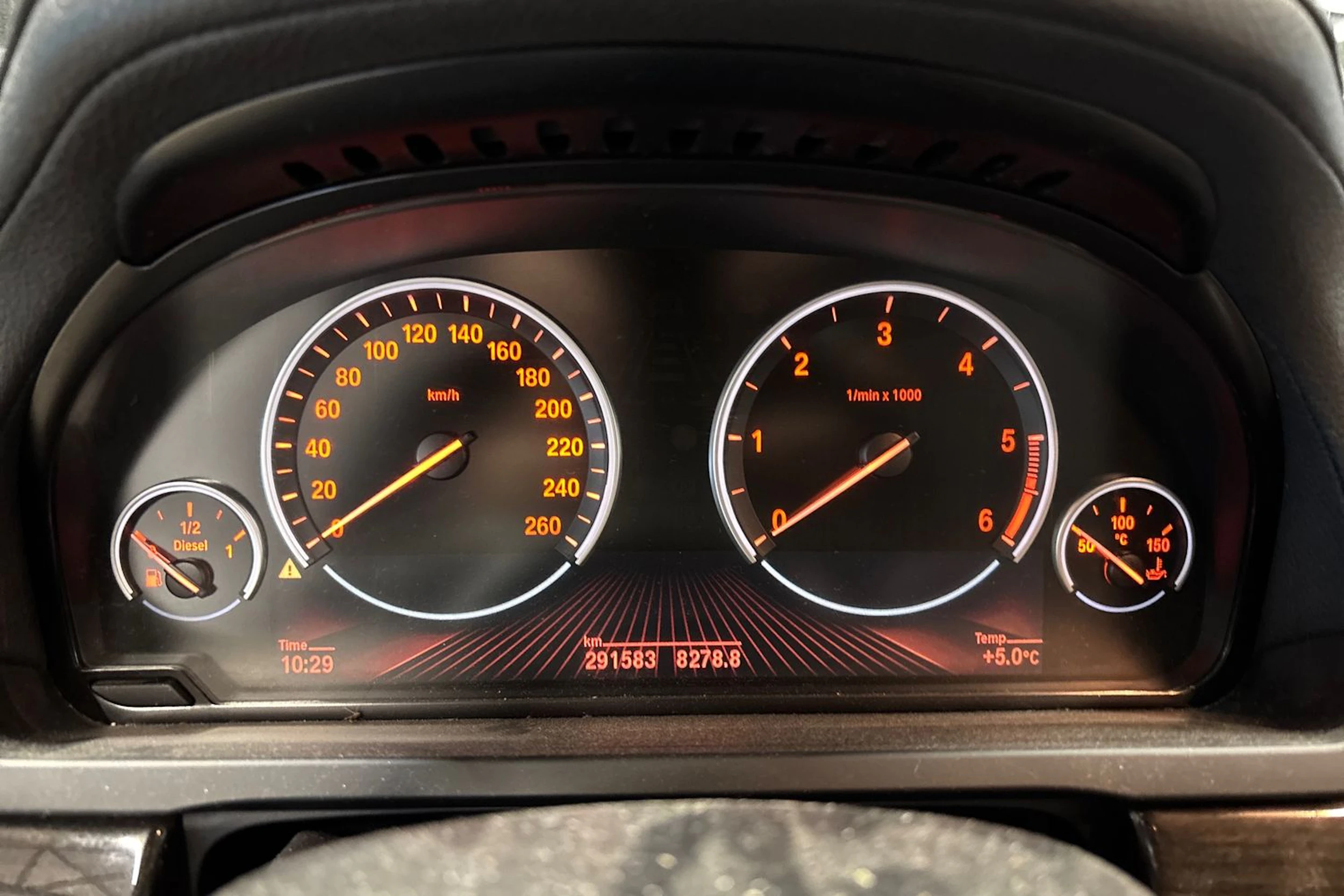 harmaa BMW 730 2014 kuva 7.