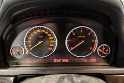 harmaa BMW 730 2014 kuva 7.