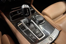 harmaa BMW 730 2014 kuva 8.
