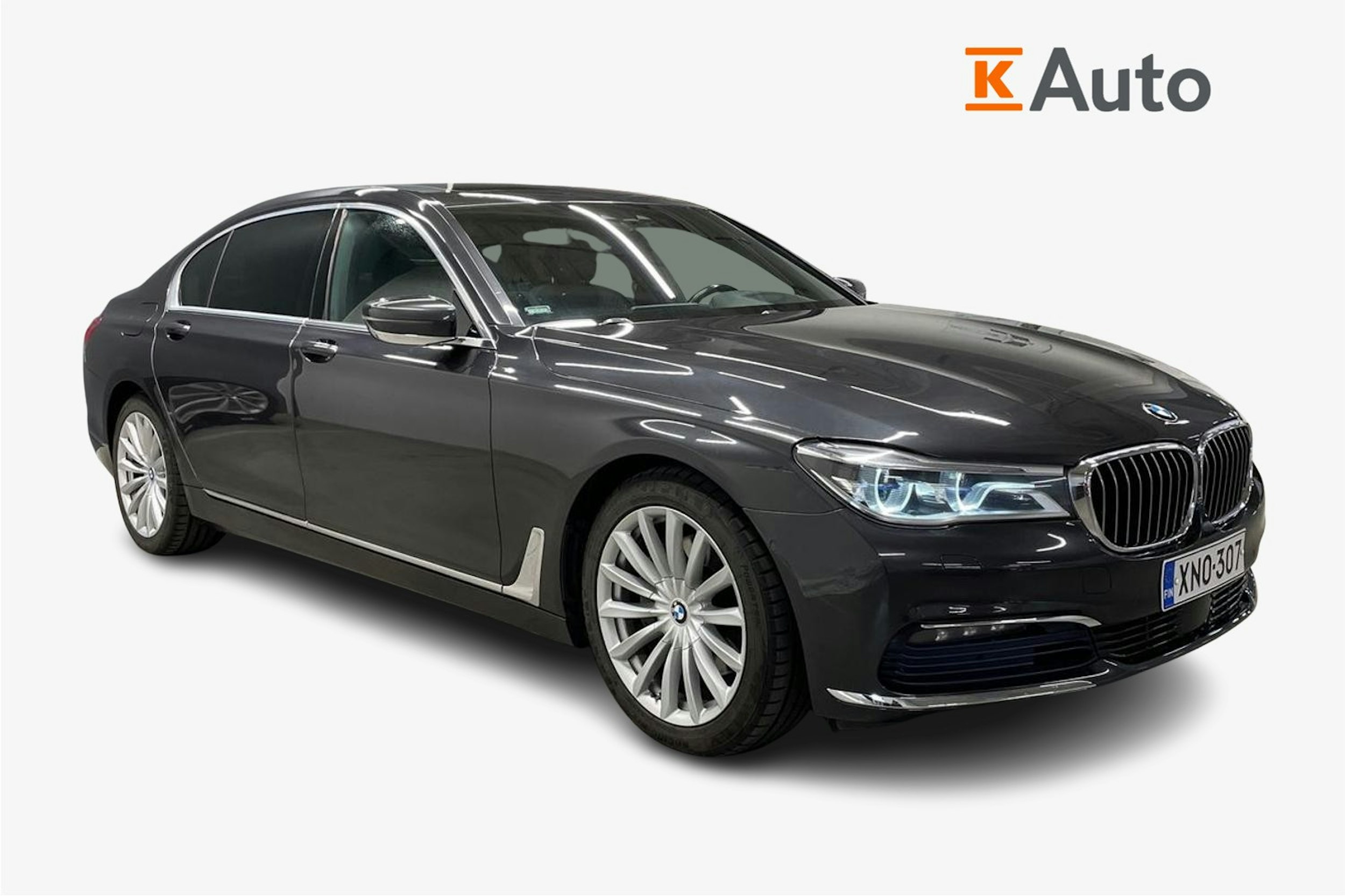 harmaa BMW 730 2016 kuva 1.