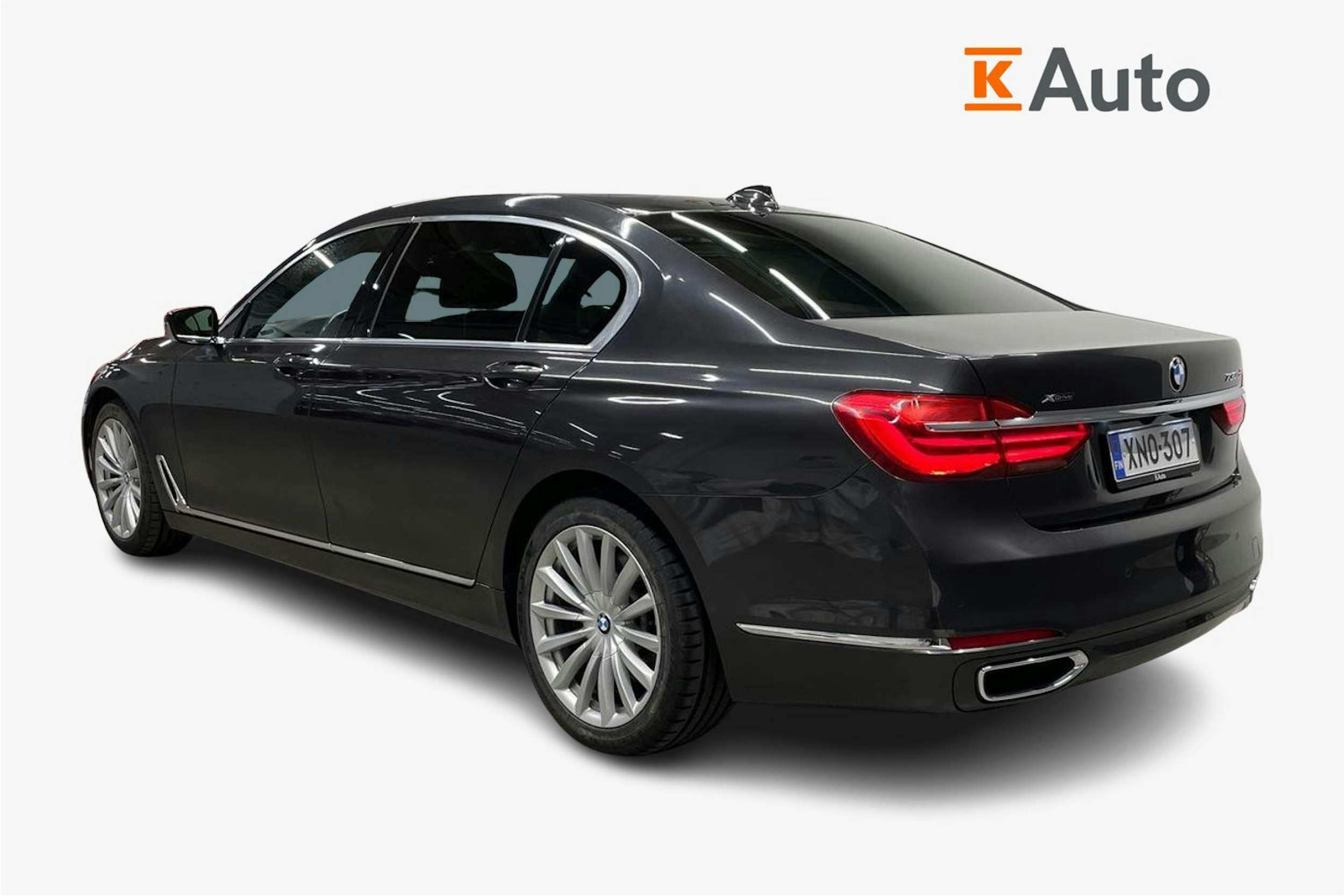 harmaa BMW 730 2016 kuva 2.