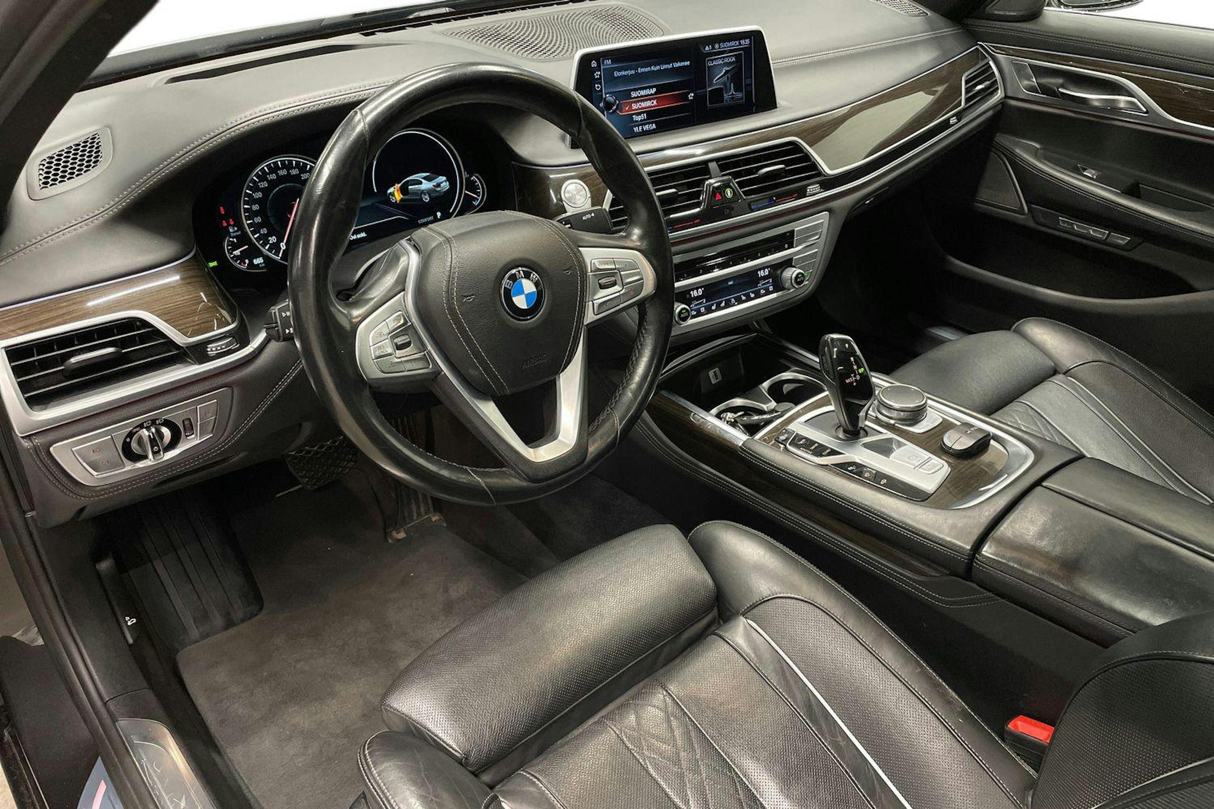 harmaa BMW 730 2016 kuva 7.