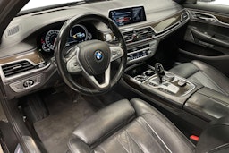 harmaa BMW 730 2016 kuva 7.